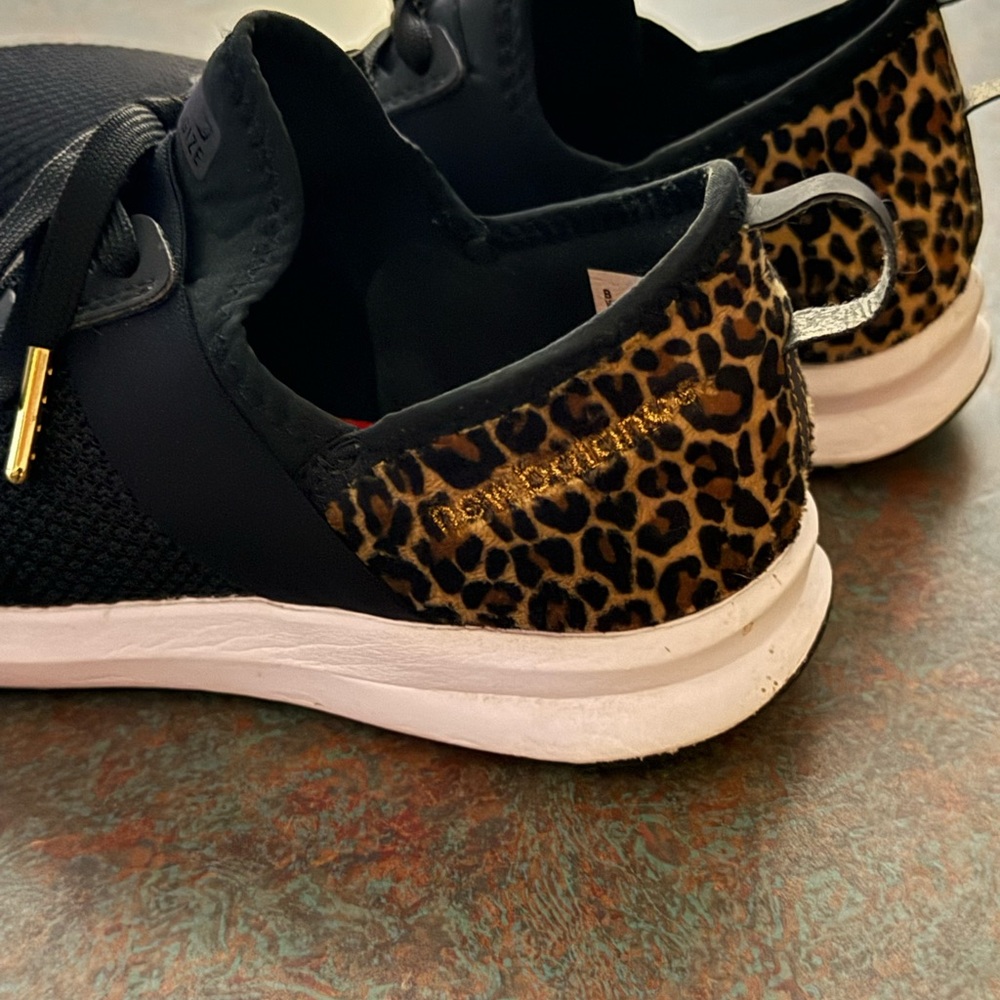 New balance women’s size 7 Black and Leopard Print Sneakers - Picture 3 of 9